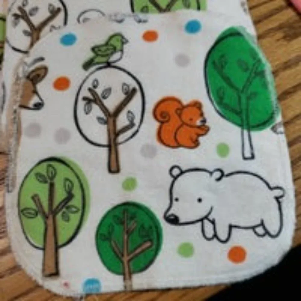 12 white and yellow assorted cloth wipes